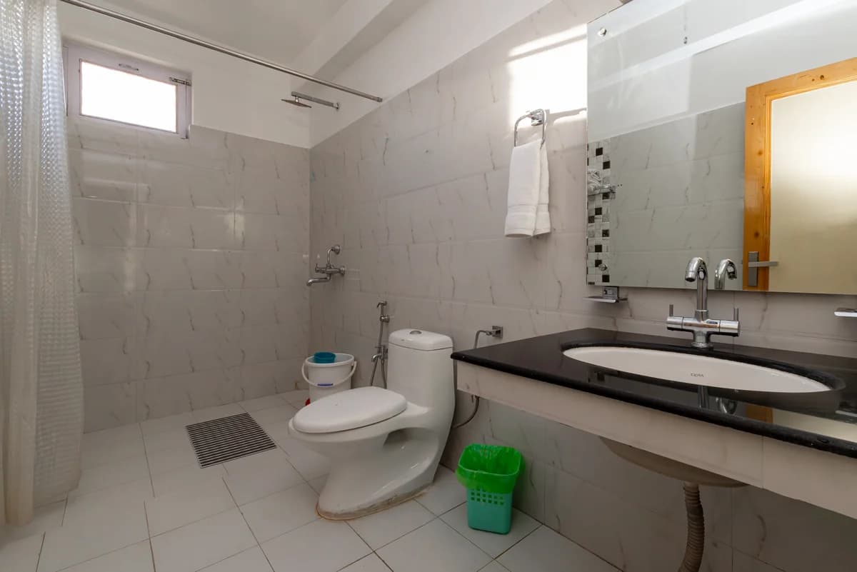 Modern Ensuite Bathroom