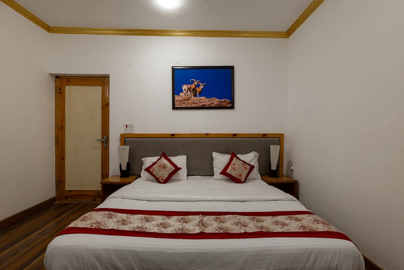 Premium Luxury Suite (475 sq.ft)